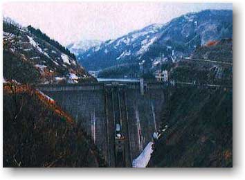 内川ダムの全景写真