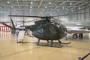 川崎OH-6J  小型観測ヘリコプターの写真