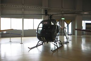 TH-55J  小型ヘリコプターの写真
