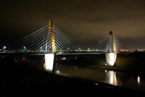 内灘大橋のライトアップ