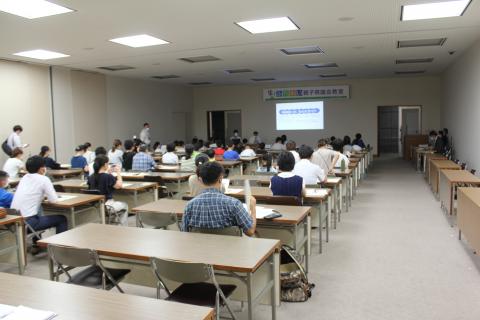 県議会の仕組みや役割について学ぶ