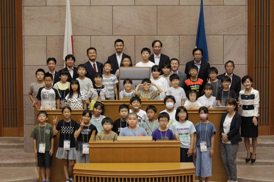 ふれあい親子県議会教室 8月9日記念撮影