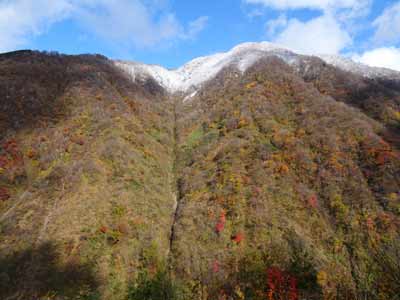 20191120初冠雪したブナオ山