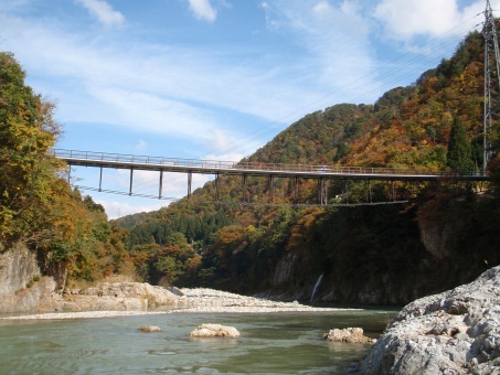 大巻どんと橋