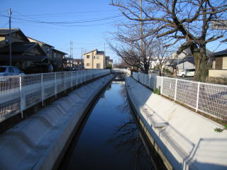 写真  松任中央地区水路工事完成区間