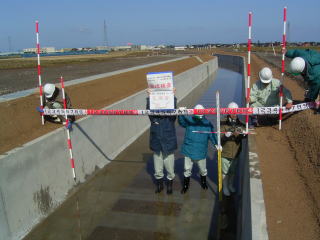 当土地改良部発注の水路改修工事