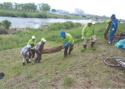 犀川愛護会の除草・清掃風景写真