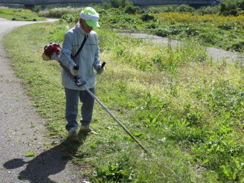 犀川河川愛護会の除草清掃風景の写真2