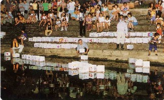 大聖寺川の灯籠流しの写真