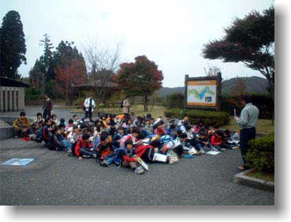 地元小学生社会見学の写真