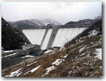 九谷ダムの全景写真