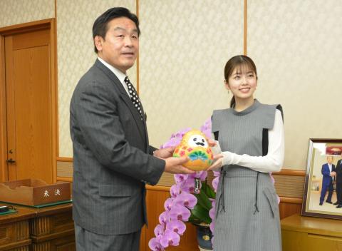 馳知事と小芝さん