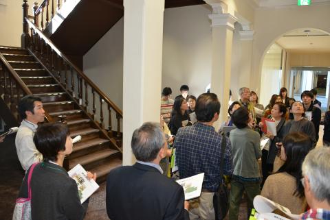 国立工芸館階段室説明