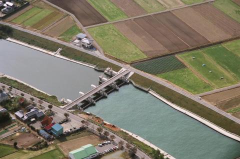 新堀川潮止水門