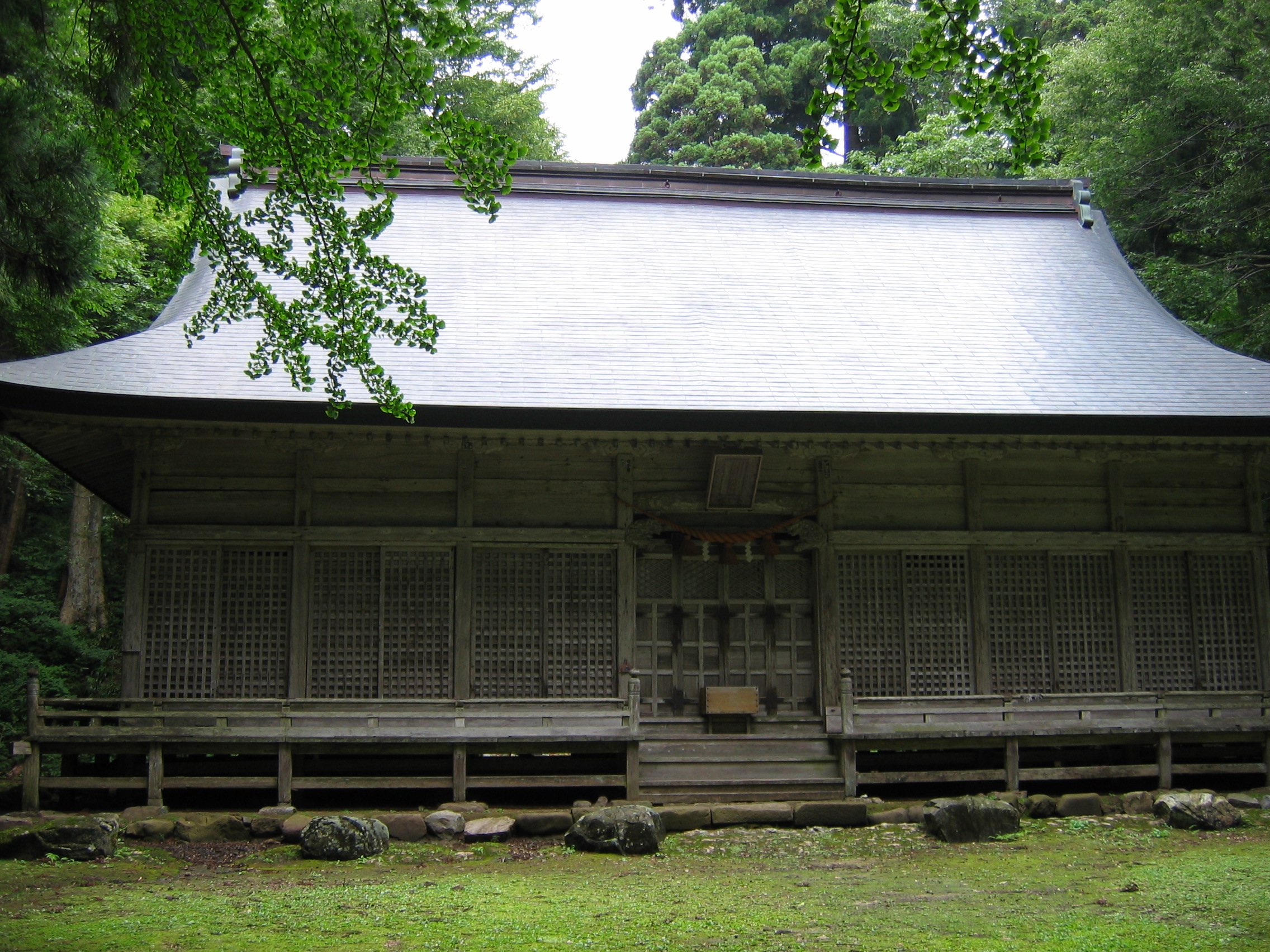 伊須流岐比古神社本殿及び拝殿