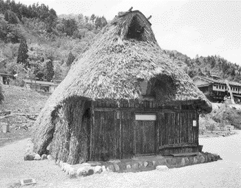 白峰の出作り民家（山の小屋）と生活用具