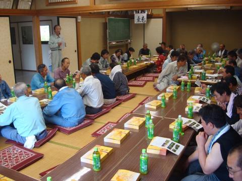 勉強会を兼ねた昼食