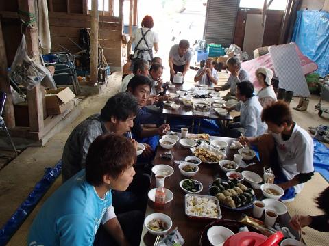 昼食の様子