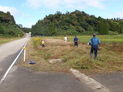 農道沿いの草刈り