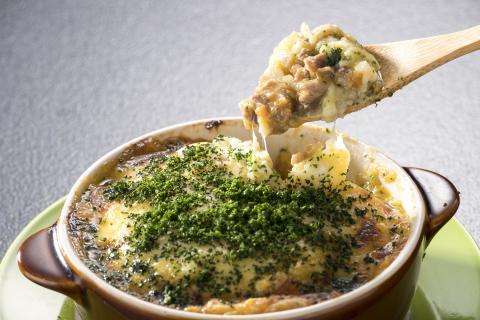 猪肉と根菜のポテトパイ