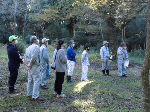 R3企業の森づくり現地見学会（県緑化センター）