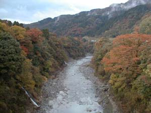 秋の手取川峡谷