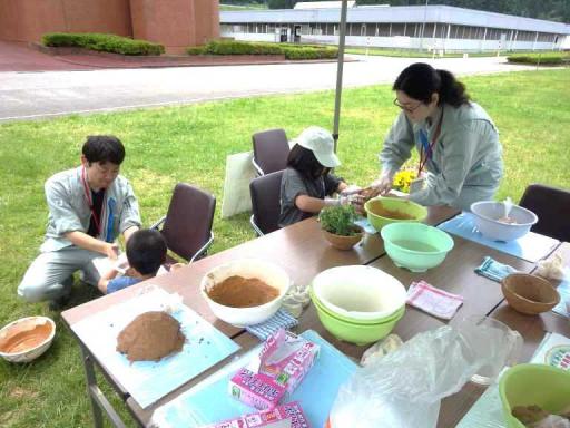 浄水場発生土で鉢つくり