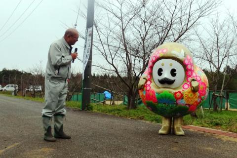 輪島市長にご挨拶をするひゃくまんさん