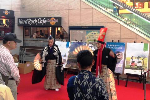金沢市の伝統芸能「加賀万歳」の披露