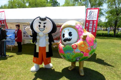 カブッキーと一緒に北陸新幹線開業PR